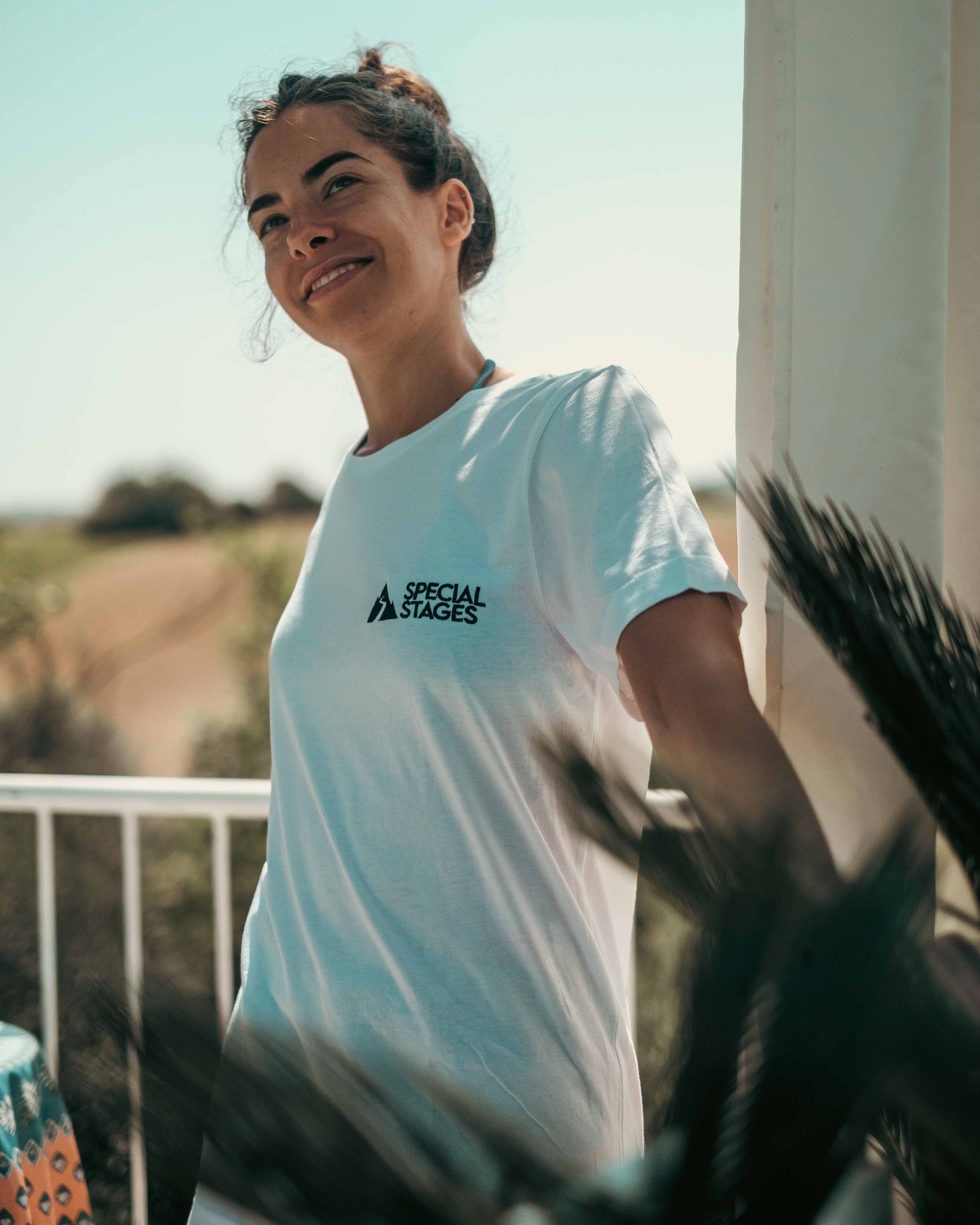 T-Shirt nera Essential Ricamata